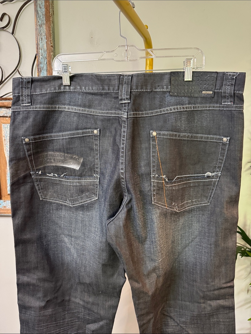 Pelle Pelle vintage Men's Dark Blue/Black Washed Relaxed Jeans EUC 40
